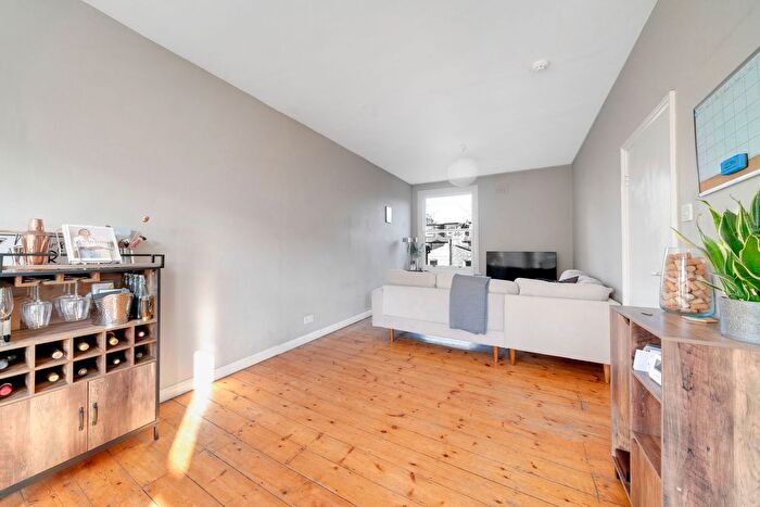 2 Bedroom Flat For Sale In Rita Road, London, SW8