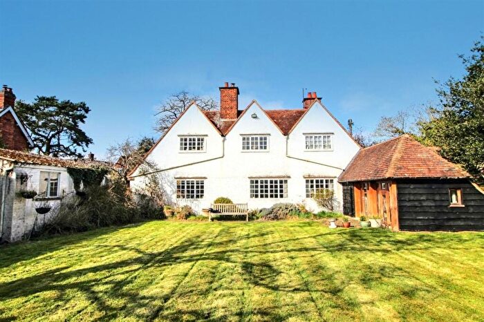 3 Bedroom Detached House For Sale In White Cottage, Church End, Biddenham, MK40