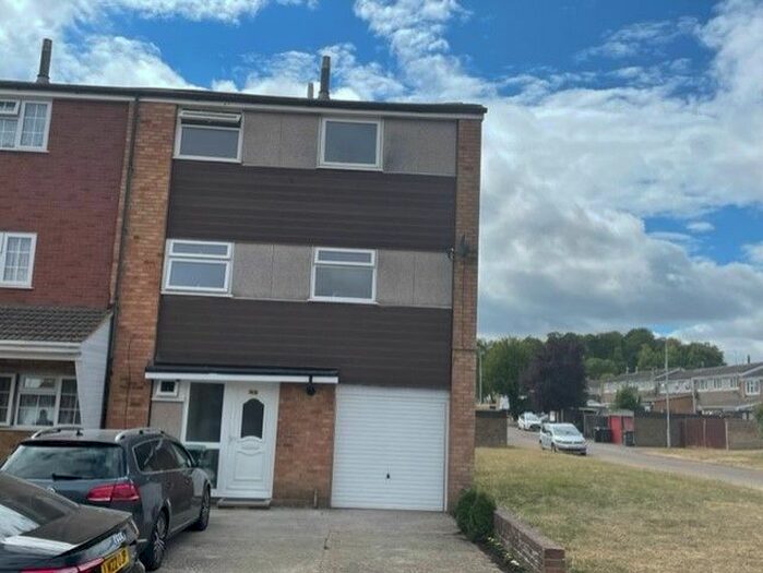 4 Bedroom Terraced House To Rent In Waleys Close, Luton, LU3