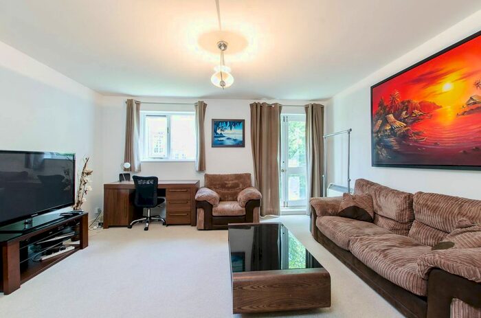 1 Bedroom Flat To Rent In Pages Walk, Bermondsey, London, SE1