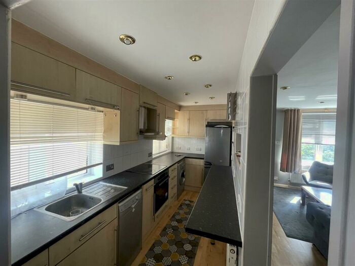 3 Bedroom Apartment To Rent In Lichfield Grove, London, N3