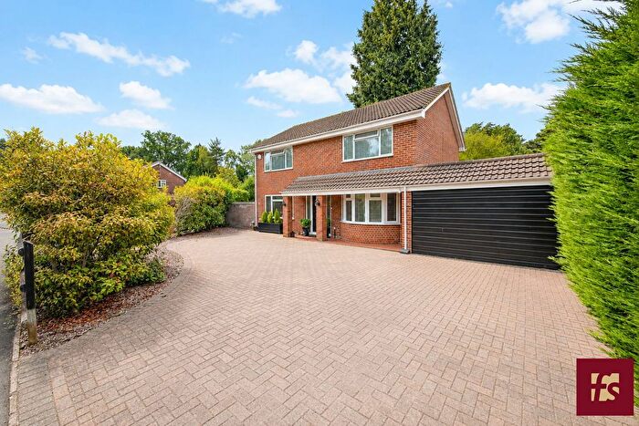 4 Bedroom Detached House For Sale In Bramley Grove, Crowthorne, Berkshire, RG45