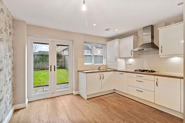 2 Bedroom End Of Terrace House For Sale In Gilbert Drive, Warrington, WA4 - Photo 2