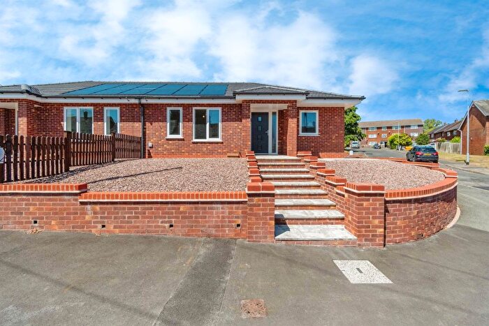 2 Bedroom Semi-detached Bungalow For Sale In Mitre Road, Walsall, WS6