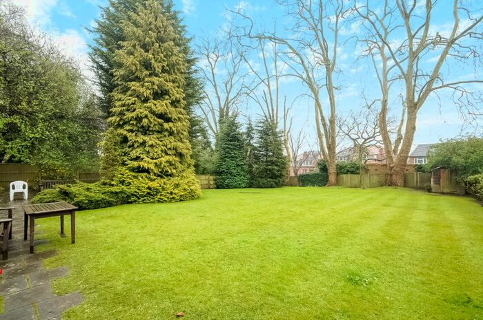 2 Bedroom Flat To Rent In Shepherds Hill, Highgate, London, N6