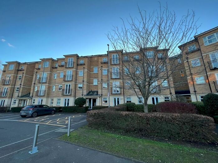 3 Bedroom Flat To Rent In Venneit Close, Oxford, OX1