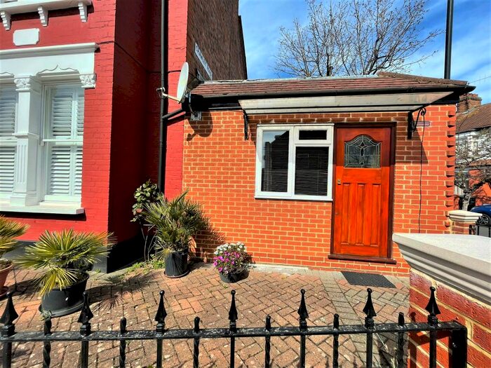 Studio To Rent In Boundary Road, London, N22