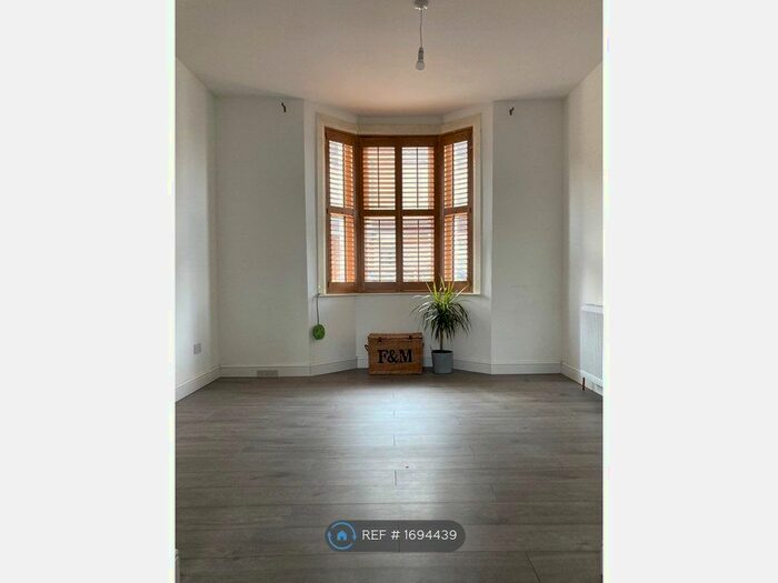 3 Bedroom Terraced House To Rent In Swindon, Swindon, SN1