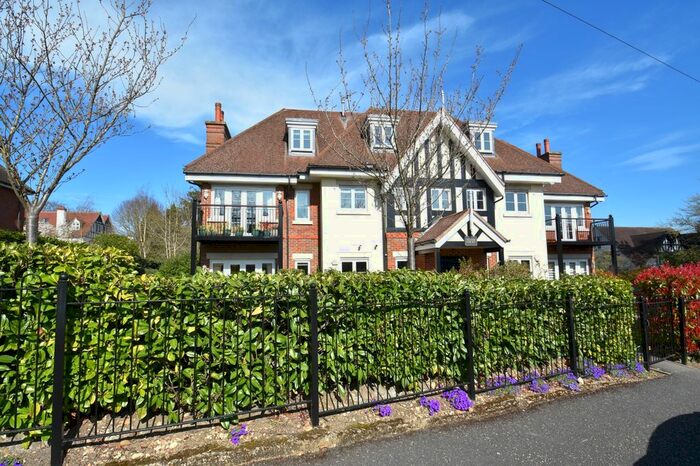 2 Bedroom Flat To Rent In Tudor Court, North Park, Gerrards Cross, Buckinghamshire, SL9