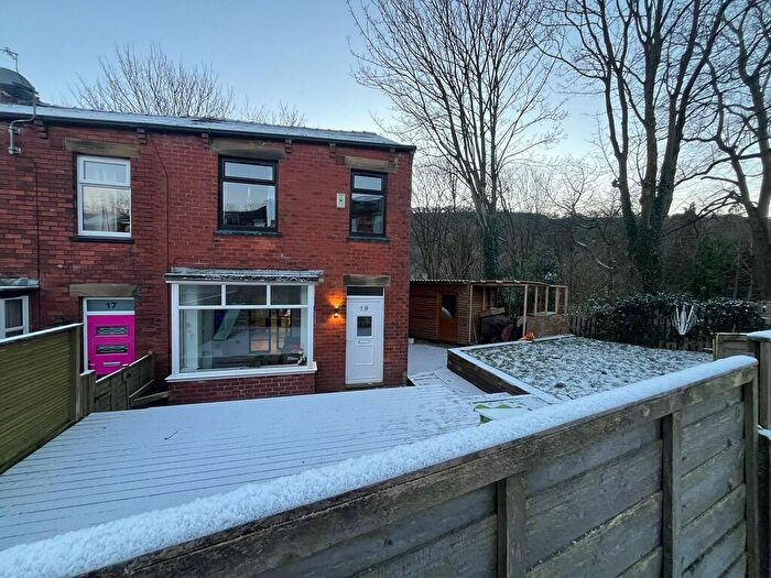 3 Bedroom End Of Terrace House For Sale In Harehill Avenue, Todmorden, OL14