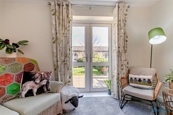 1 Bedroom Apartment For Sale In Hepworth Court, Parsonage Lane, Brighouse, HD6