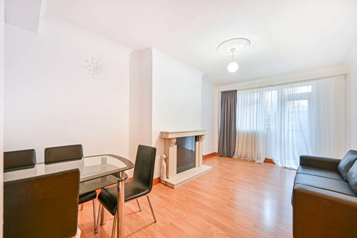 2 Bedroom Flat For Sale In Broughton Court, Ealing, London, W13