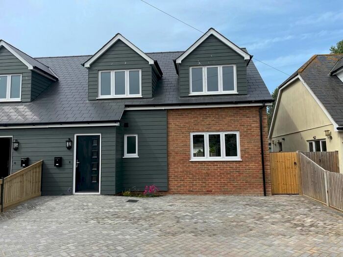 3 Bedroom Semi-Detached House To Rent In Fairway Close, Romney Marsh, TN29