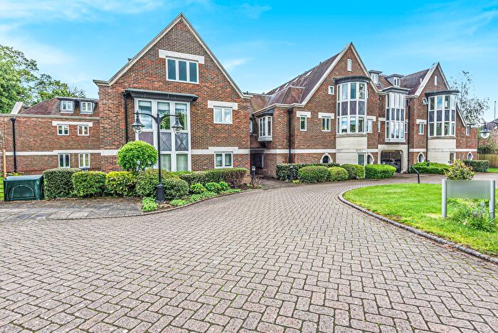 2 Bedroom Flat For Sale In Kentwyns Place, Kentwyns Drive, Horsham, RH13