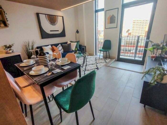 2 Bedroom Apartment To Rent In Sky Gardens, M15