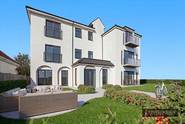 2 Bedroom Apartment For Sale In Cliff Parade, Walton On The Naze, CO14