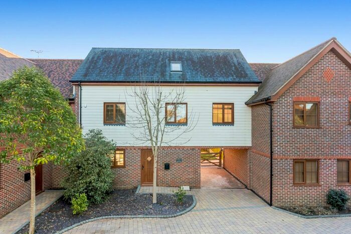 4 Bedroom Town House To Rent In Dukes Place, Sayers Common, BN6