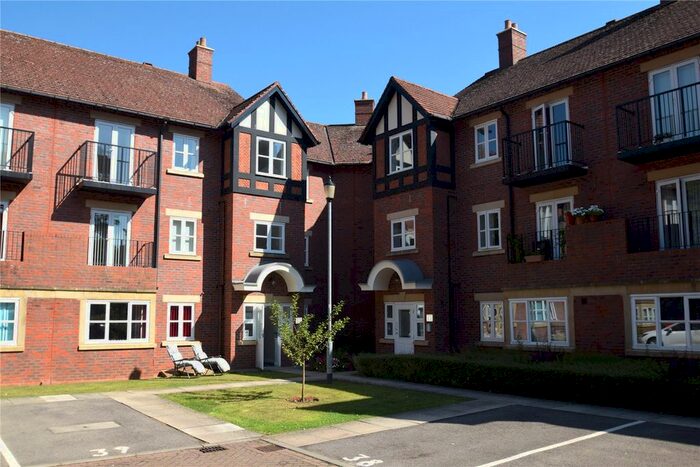 2 Bedroom Flat To Rent In Fenby Gardens, Scarborough, North Yorkshire, YO12