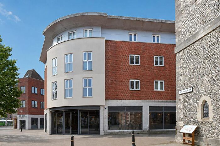 2 Bedroom Flat To Rent In Gordon House, Chichester, PO19