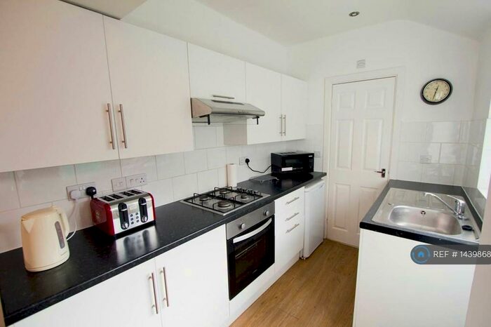 2 Bedroom Terraced House To Rent In East Street, Southend-On-Sea, SS2