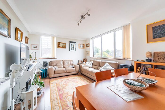2 Bedroom Flat For Sale In Boundary Road, South Hampstead, NW8