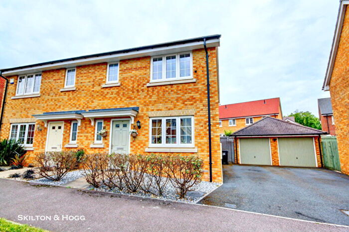 3 Bedroom Semi-Detached House For Sale In Deerhurst Road, Daventry, NN11