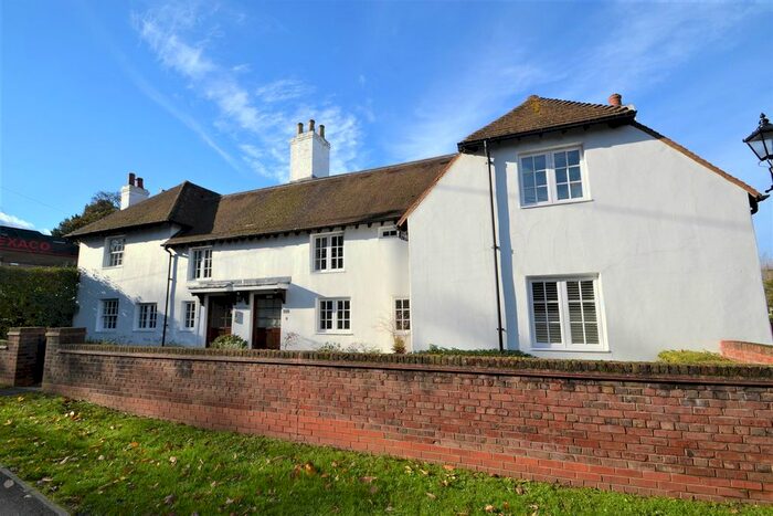 2 Bedroom Flat To Rent In London Road, Pulborough, West Sussex, RH20