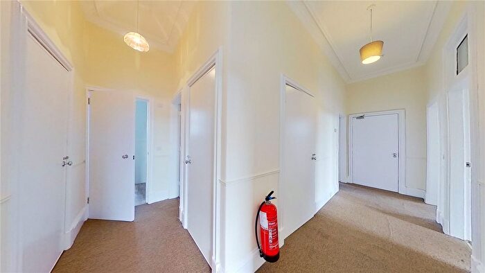 4 Bedroom Flat To Rent In Morningside Road, Edinburgh, EH10