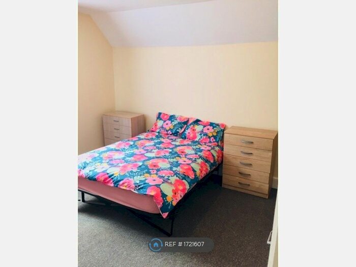 Studio To Rent In Green Lanes, London, N4