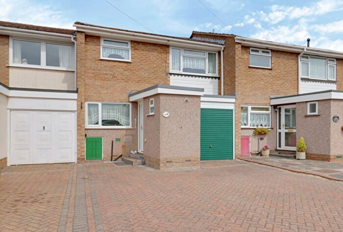 3 Bedroom Terraced House For Sale In Fagus Avenue, Rainham, RM13