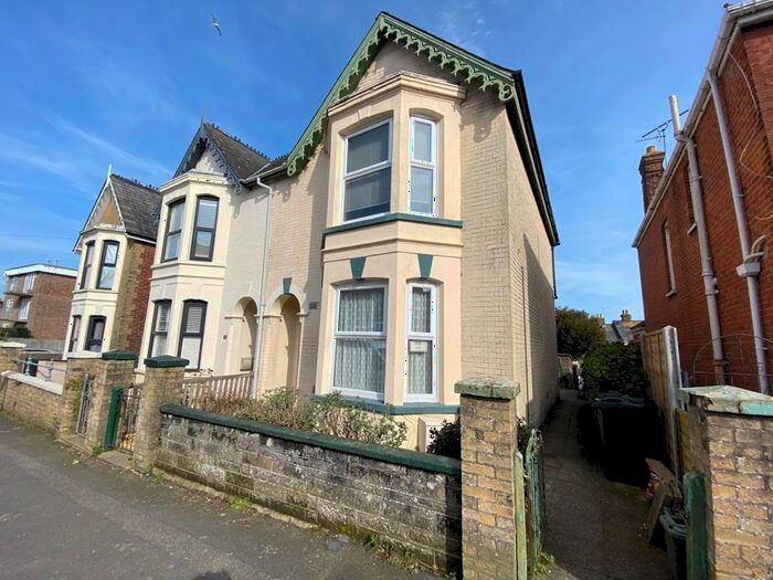 2 Bedroom Flat To Rent In Newport Road, Cowes, PO31