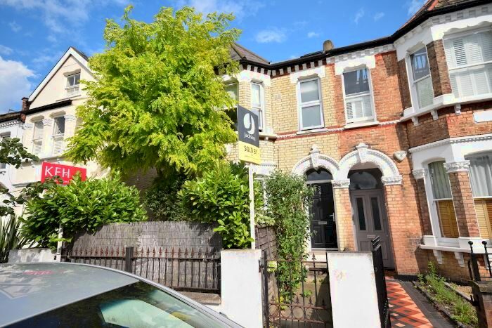 2 Bedroom Flat To Rent In Earlsfield Road, London, SW18