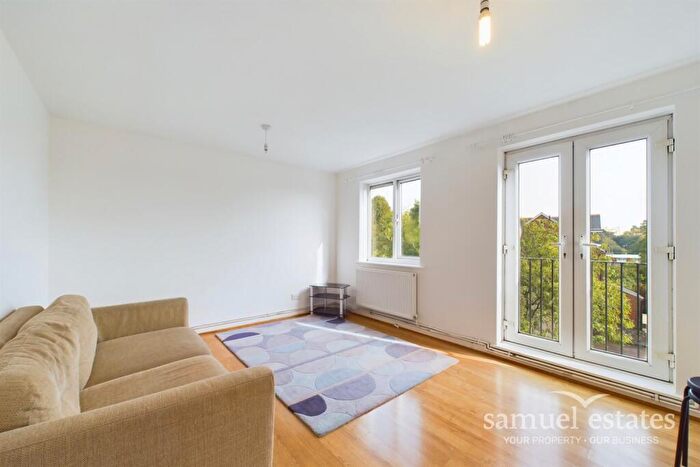 2 Bedroom Flat To Rent In Central Hill, London, SE19