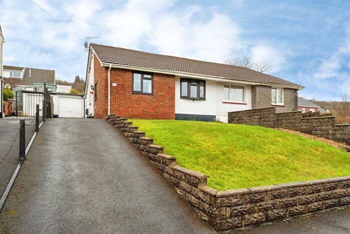 3 Bedroom Semi Detached Bungalow For Sale In Waun Penlan, Pontardawe, Swansea, SA8