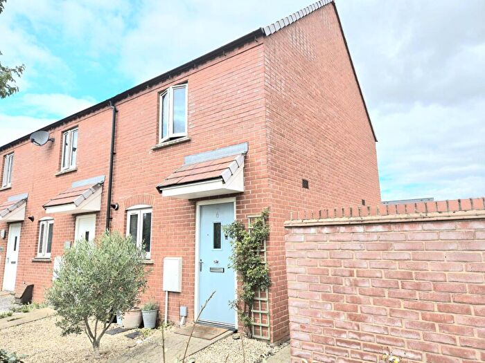 2 Bedroom House To Rent In Fontwell Road, Kingsmere, Bicester, OX26