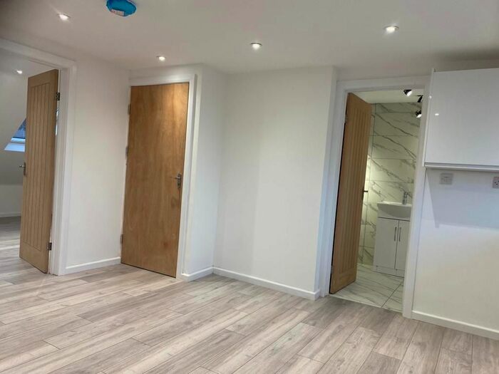 1 Bedroom Flat To Rent In Stoke Newington High Street, London, N16