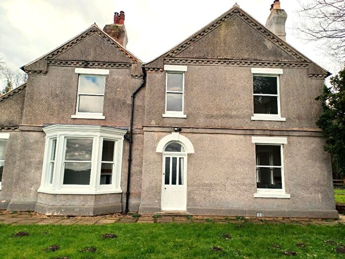 4 Bedroom Detached House To Rent In Cabin Hill House, S80