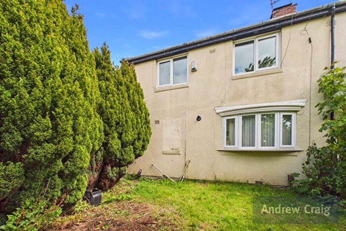 3 Bedroom Semi-Detached House For Sale In Hawthorne Avenue, Hebburn, NE31