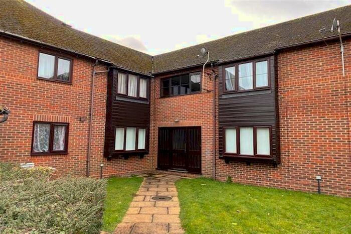 Flat To Rent In Lychpit, Basingstoke, RG24