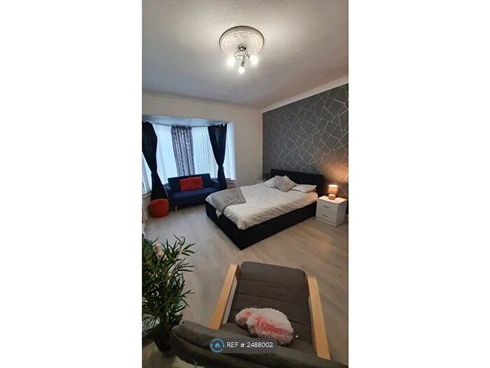 3 Bedroom Flat To Rent In Greywood Avenue, Newcastle Upon Tyne, NE4