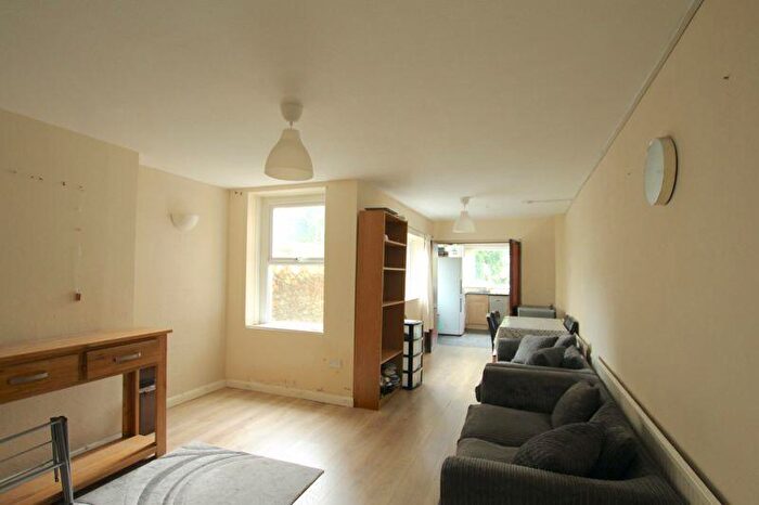 4 Bedroom Terraced House To Rent In Treharris Street, Cardiff, CF24