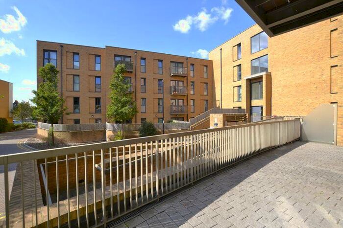 2 Bedroom Flat To Rent In Cabot Close, Croydon, CR0