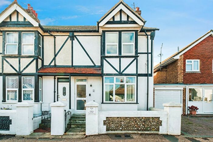 2 Bedroom Flat For Sale In Chester Avenue, Lancing, BN15