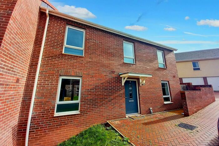 3 Bedroom Semi-Detached House To Rent In Bedroom Semi Detached House In Battle Abbey Way, Exeter, EX1