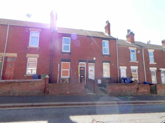 4 Bedroom Town House To Rent In Beckett Road, Wheatley, Doncaster, DN2