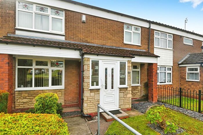 3 Bedroom Semi Detached House For Sale In Howes Croft, Birmingham, B35