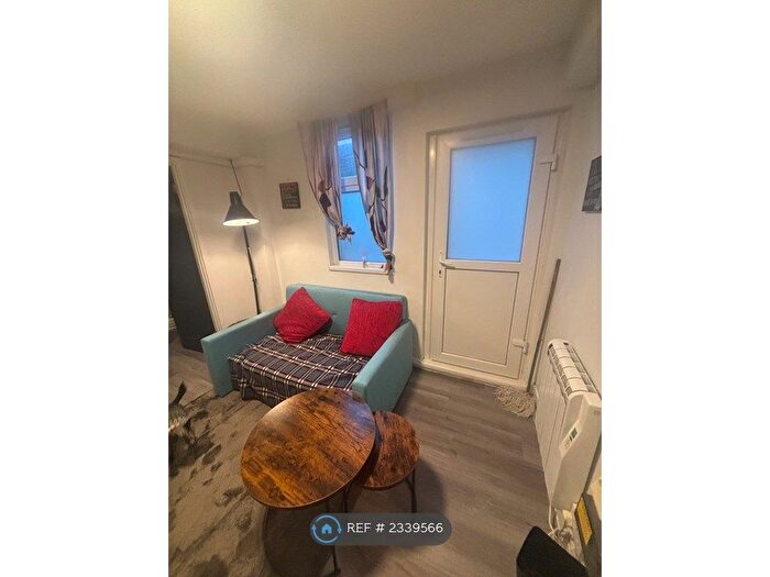 1 Bedroom Flat To Rent In Percy Road, Watford, WD18