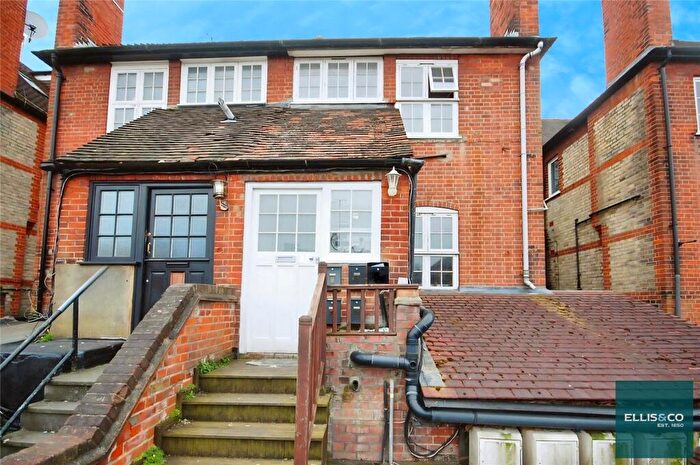 Studio To Rent In Golders Way, Golders Green, NW11