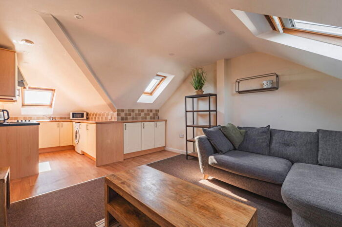 2 Bedroom Flat For Sale In Stour Road, Christchurch, BH23