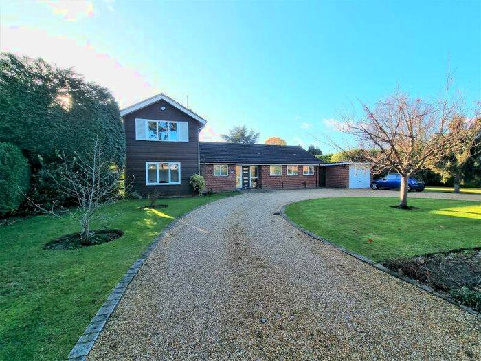 4 Bedroom Detached House To Rent In Hockering Road, Woking, GU22